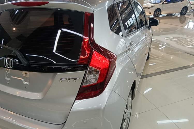Used Honda Fit 2016 1.5L LX CVT Comfort Model Right Rear Taillight
