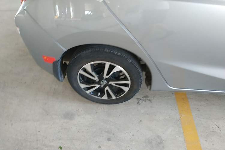 Used Honda Fit 2016 1.5L LX CVT Comfort Model Right Rear Wheel Hub