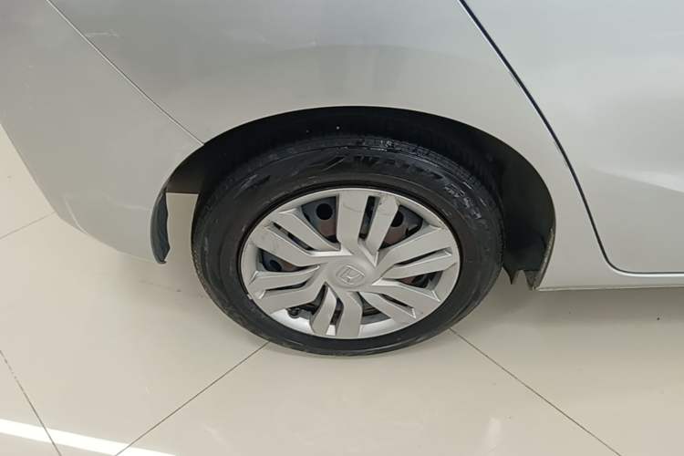 Used Honda Fit 2016 1.5L LX CVT Comfort Model Right Rear Wheel Hub