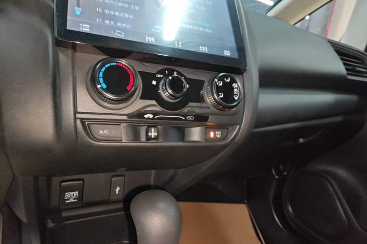 Used Honda Fit 2016 1.5L LX CVT Comfort Model Audio And AC Panel