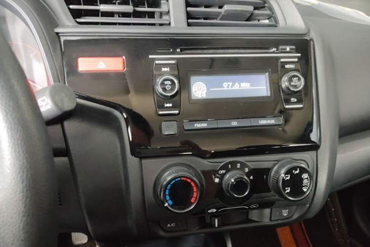 Used Honda Fit 2016 1.5L LX CVT Comfort Model Audio And AC Panel