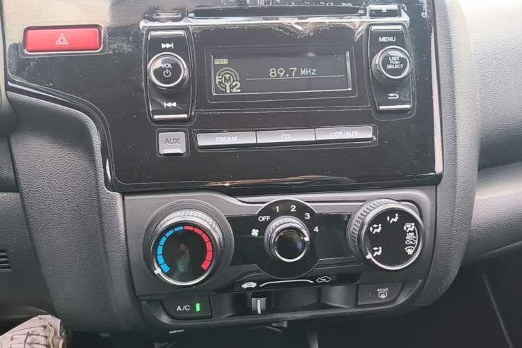 Used Honda Fit 2016 1.5L LX CVT Comfort Model Audio And AC Panel