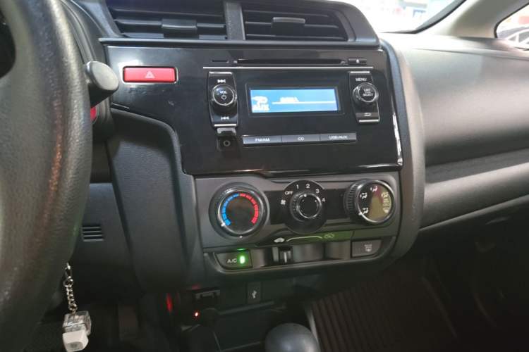 Used Honda Fit 2016 1.5L LX CVT Comfort Model Audio And AC Panel