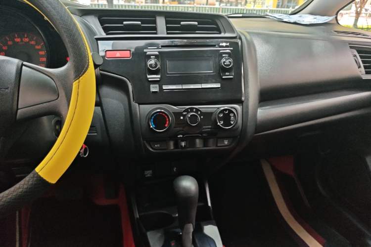 Used Honda Fit 2016 1.5L LX CVT Comfort Model Audio And AC Panel