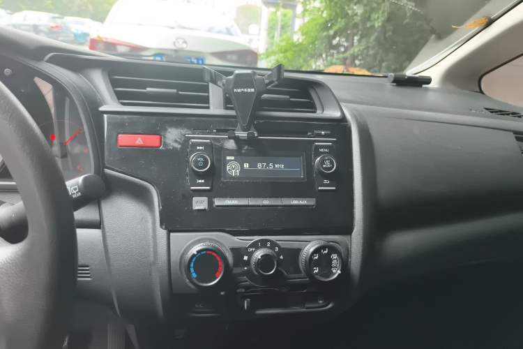 Used Honda Fit 2016 1.5L LX CVT Comfort Model Audio And AC Panel