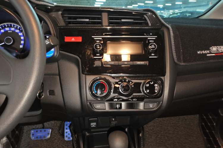 Used Honda Fit 2016 1.5L LXS CVT Comfort Sunroof Version Audio And AC Panel