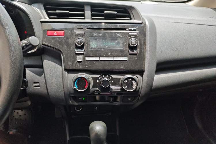 Used Honda Fit 2016 1.5L LX CVT Comfort Model Audio And AC Panel
