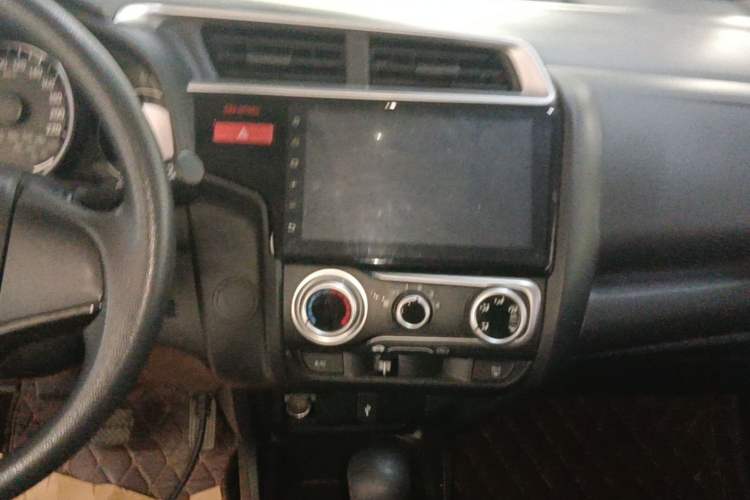 Used Honda Fit 2016 1.5L SE CVT Fashion Model Audio And AC Panel