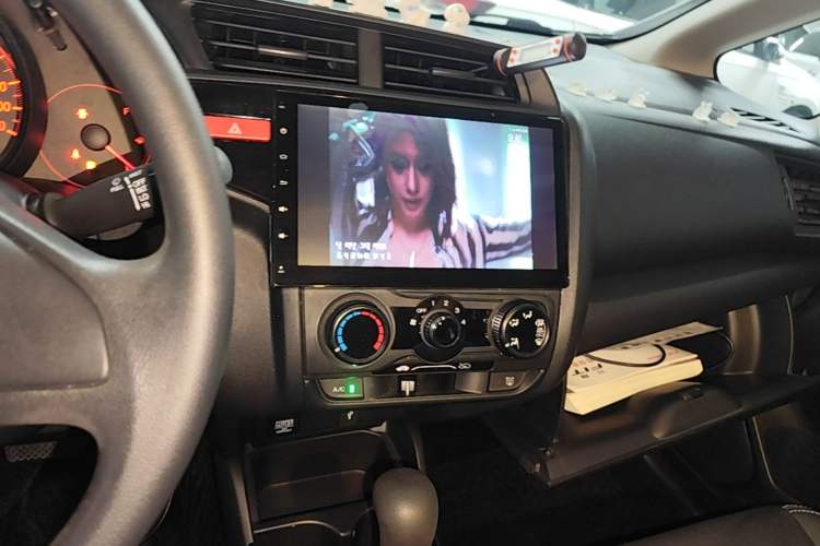 Used Honda Fit 2016 1.5L LX CVT Comfort Model Audio And AC Panel
