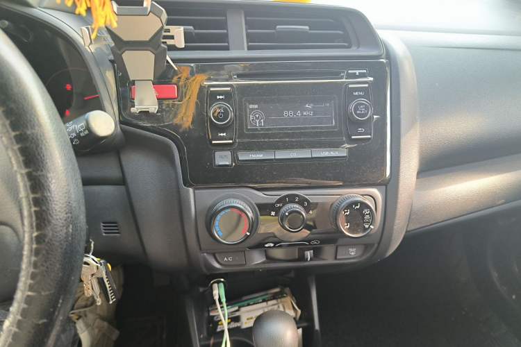 Used Honda Fit 2016 1.5L LX CVT Comfort Model Audio And AC Panel