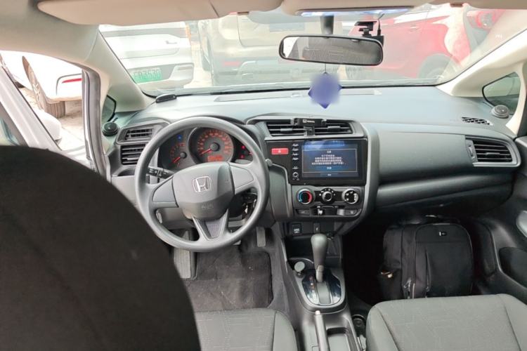 Used Honda Fit 2016 1.5L LX CVT Comfort Model Center Console