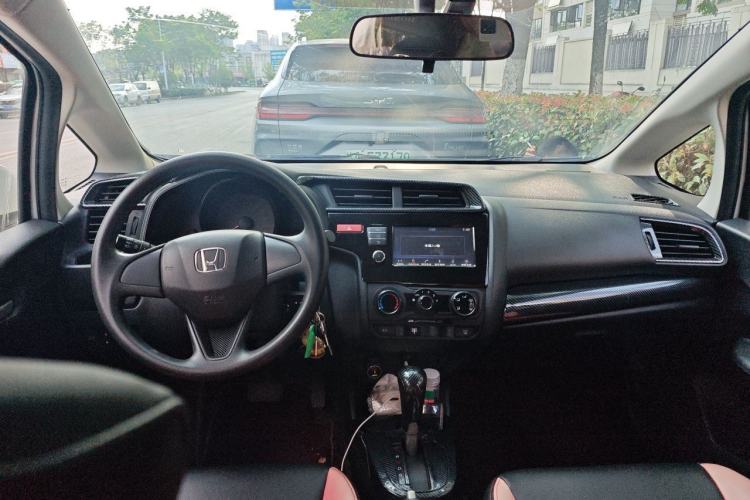 Used Honda Fit 2016 1.5L LX CVT Comfort Model Center Console