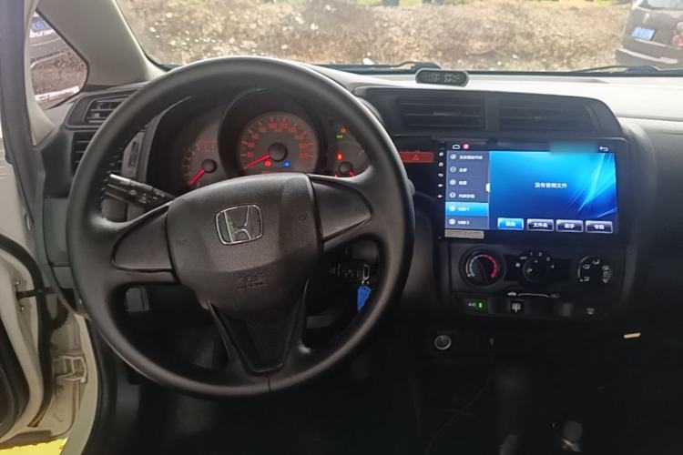 Used Honda Fit 2016 1.5L LX CVT Comfort Model Center Console