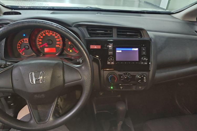 Used Honda Fit 2016 1.5L LX CVT Comfort Model Center Console