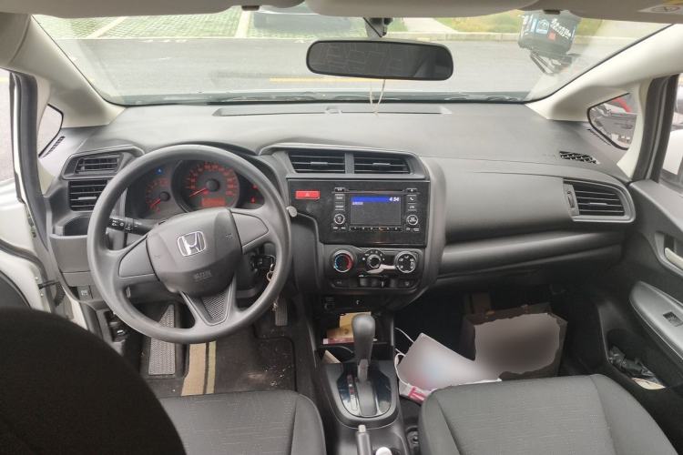 Used Honda Fit 2016 1.5L LX CVT Comfort Model Center Console
