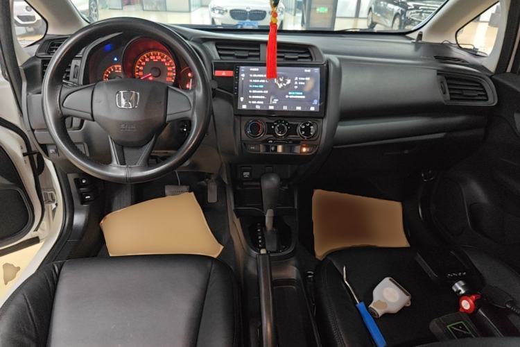 Used Honda Fit 2016 1.5L LX CVT Comfort Model Center Console