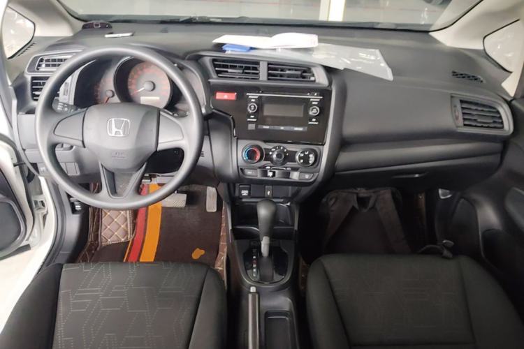Used Honda Fit 2016 1.5L LX CVT Comfort Model Center Console