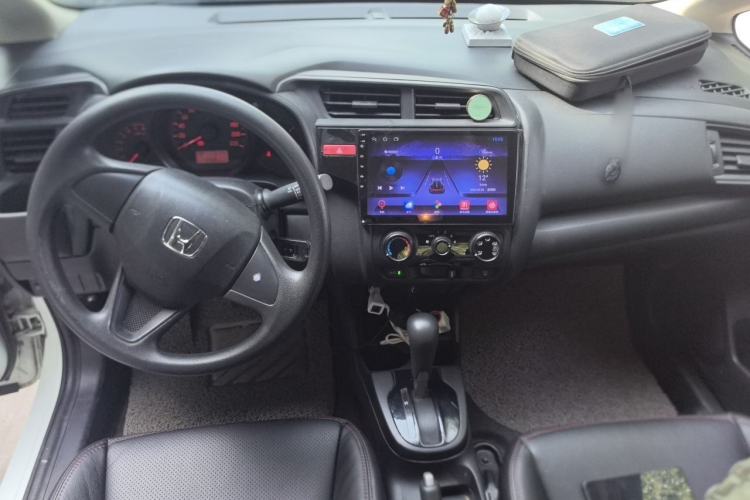 Used Honda Fit 2016 1.5L LX CVT Comfort Model Center Console