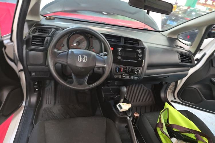 Used Honda Fit 2016 1.5L LX CVT Comfort Model Center Console