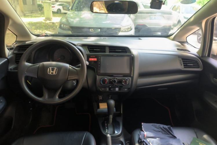 Used Honda Fit 2016 1.5L LX CVT Comfort Model Center Console