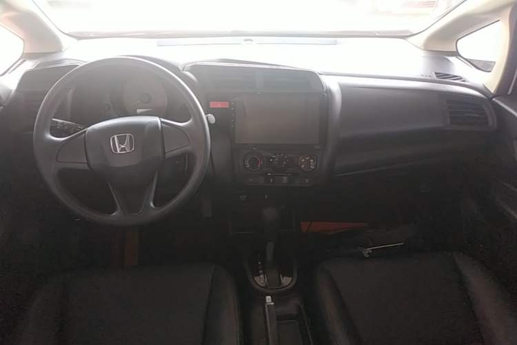 Used Honda Fit 2016 1.5L LX CVT Comfort Model Center Console