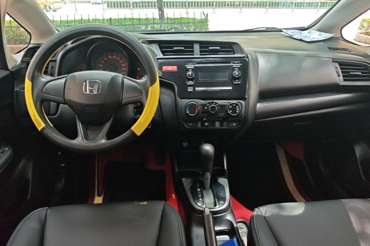 Used Honda Fit 2016 1.5L LX CVT Comfort Model Center Console