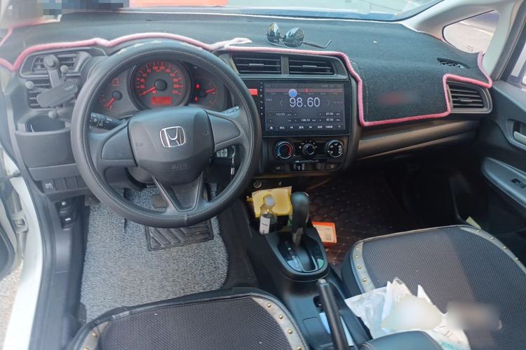 Used Honda Fit 2016 1.5L LX CVT Comfort Model Center Console