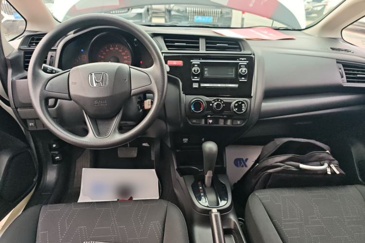 Used Honda Fit 2016 1.5L LX CVT Comfort Model Center Console