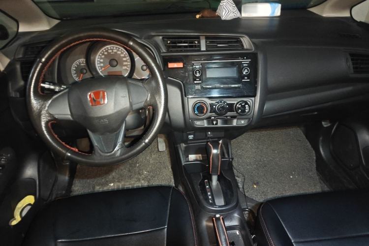 Used Honda Fit 2016 1.5L LX CVT Comfort Model Center Console