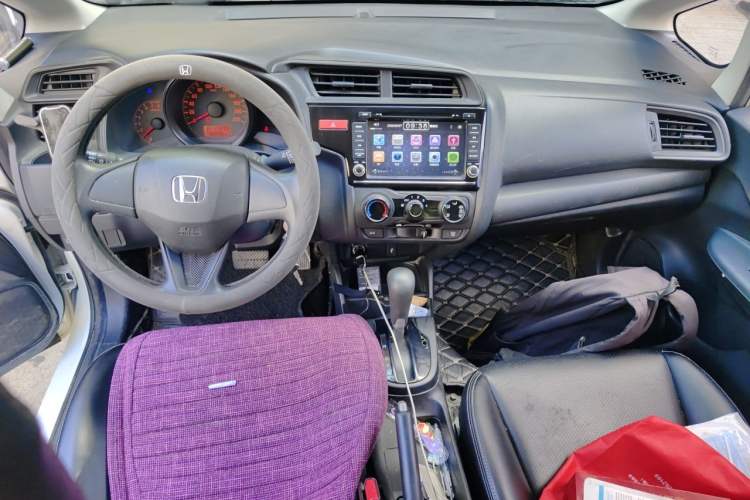 Used Honda Fit 2016 1.5L LX CVT Comfort Model Center Console