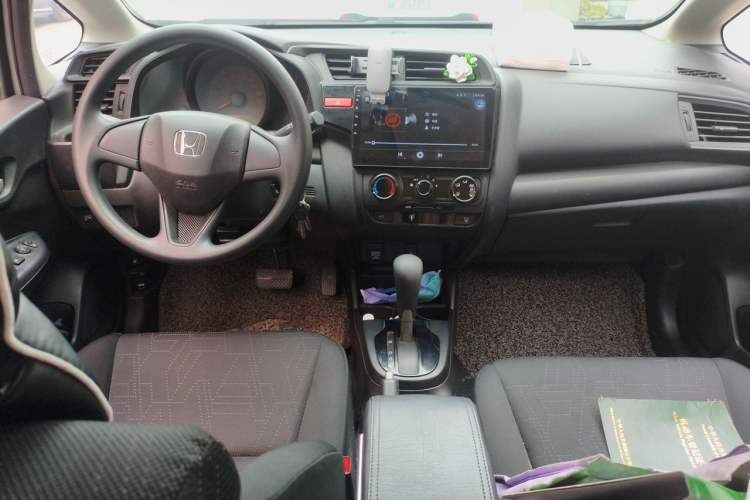 Used Honda Fit 2016 1.5L LX CVT Comfort Model Center Console