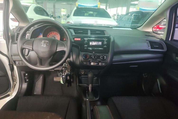 Used Honda Fit 2016 1.5L LX CVT Comfort Model Center Console