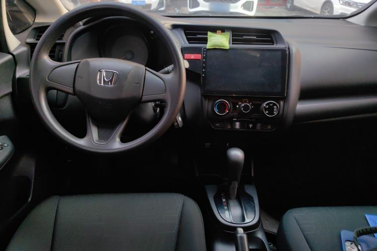 Used Honda Fit 2016 1.5L LX CVT Comfort Model Center Console
