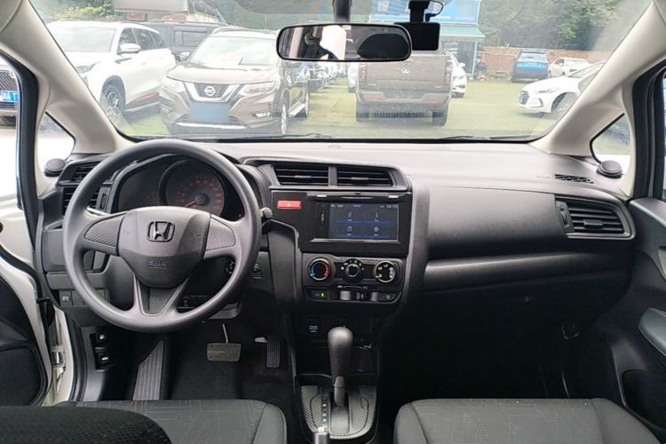 Used Honda Fit 2016 1.5L LX CVT Comfort Model Center Console