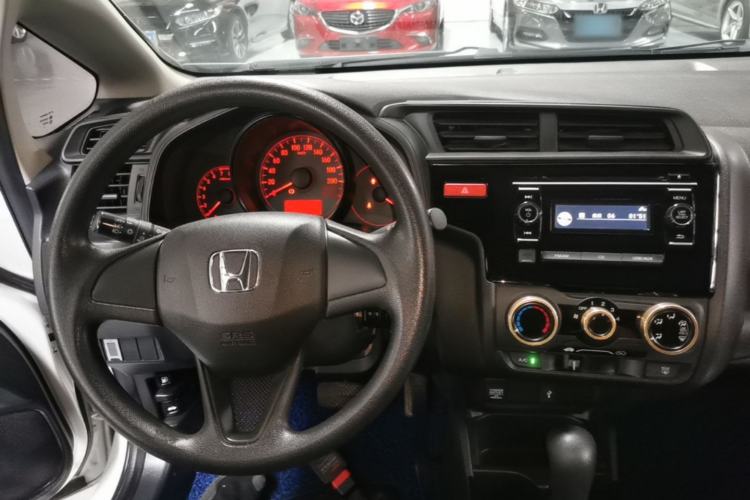 Used Honda Fit 2016 1.5L LX CVT Comfort Model Center Console