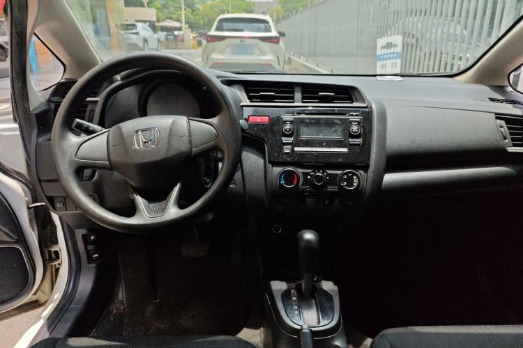 Used Honda Fit 2016 1.5L LX CVT Comfort Model Center Console