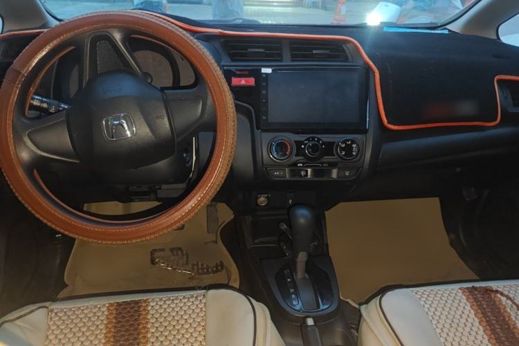 Used Honda Fit 2016 1.5L LX CVT Comfort Model Center Console