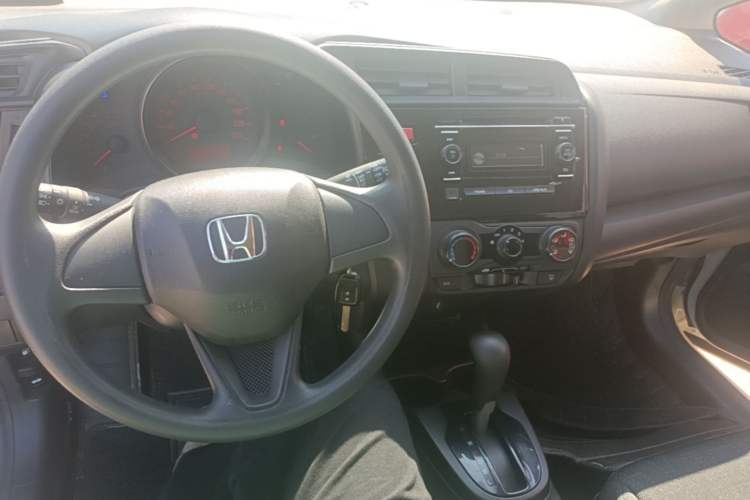 Used Honda Fit 2016 1.5L LX CVT Comfort Model Center Console