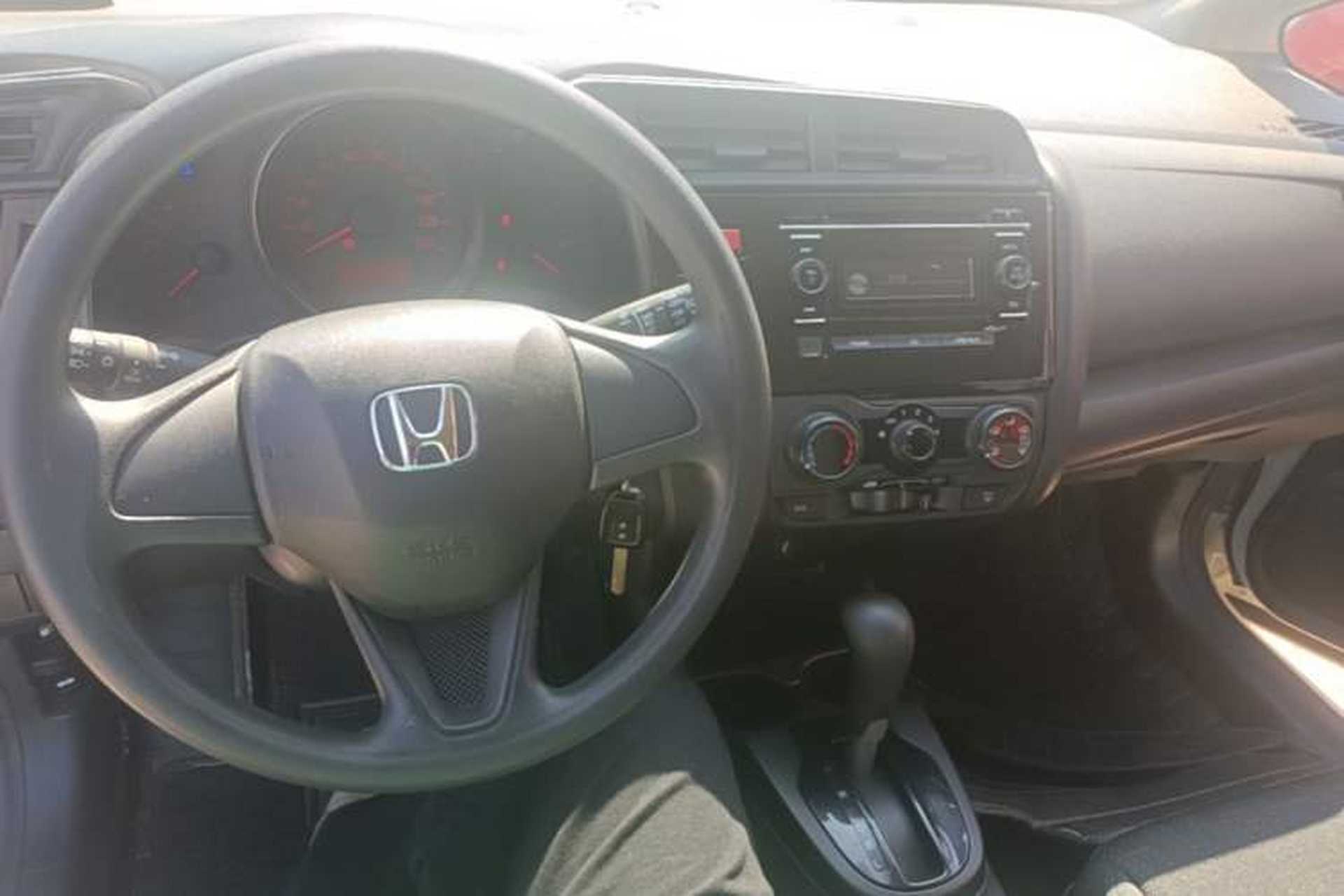 Used Honda Fit 2016 1.5L LX CVT Comfort Model Center Console