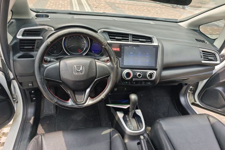 Used Honda Fit 2016 1.5L SES CVT Fashion Sunroof Edition Center Console