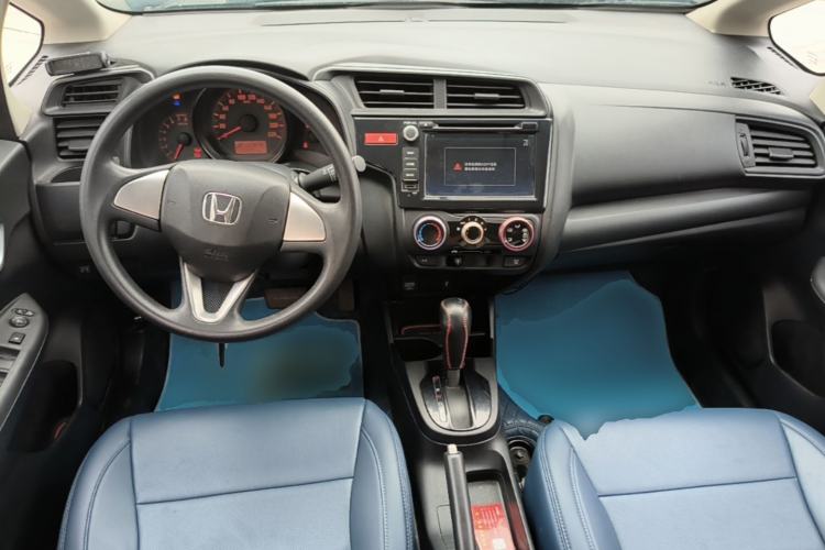 Used Honda Fit 2016 1.5L LX CVT Comfort Model Center Console