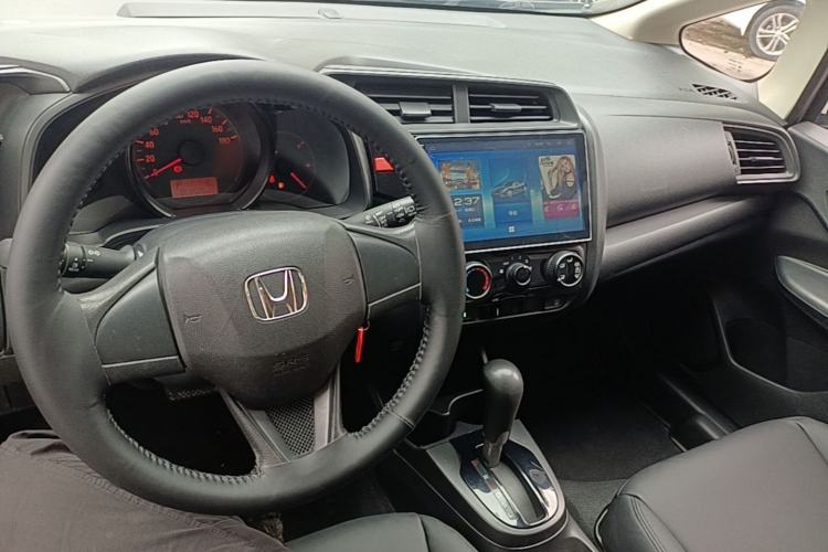 Used Honda Fit 2016 1.5L LX CVT Comfort Model Center Console