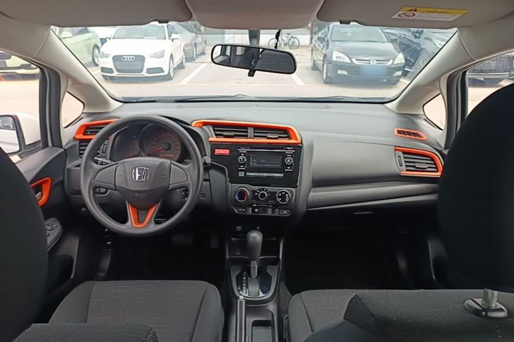 Used Honda Fit 2016 1.5L LX CVT Comfort Model Center Console