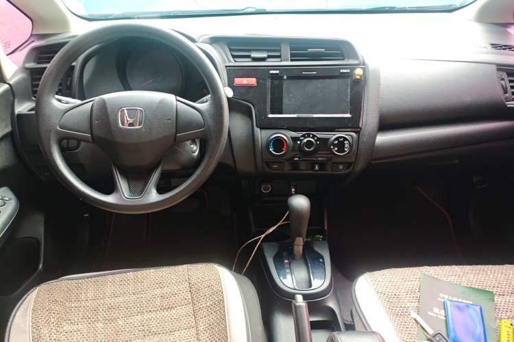 Used Honda Fit 2016 1.5L LX CVT Comfort Model Center Console