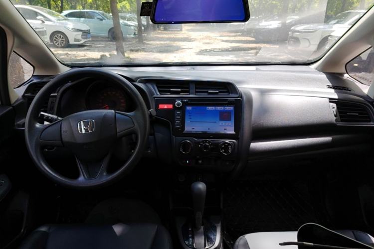 Used Honda Fit 2016 1.5L LX CVT Comfort Model Center Console