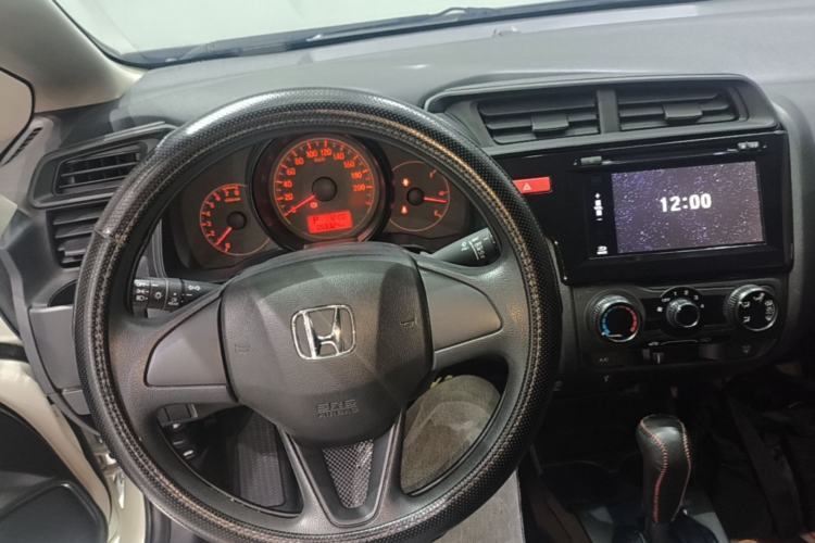Used Honda Fit 2016 1.5L LX CVT Comfort Model Center Console