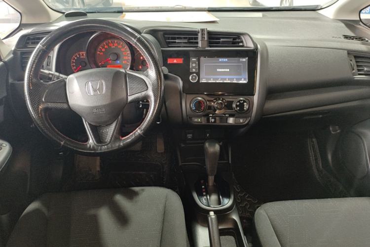 Used Honda Fit 2016 1.5L LX CVT Comfort Model Center Console
