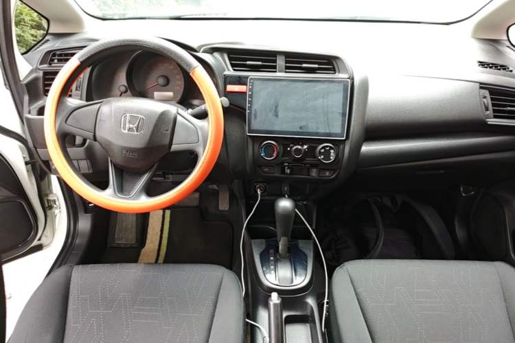 Used Honda Fit 2016 1.5L LX CVT Comfort Model Center Console