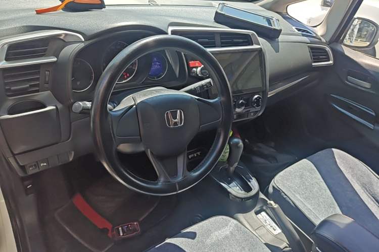 Used Honda Fit 2016 1.5L LXS CVT Comfort Sunroof Version Center Console