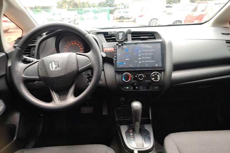 Used Honda Fit 2016 1.5L LX CVT Comfort Model Center Console